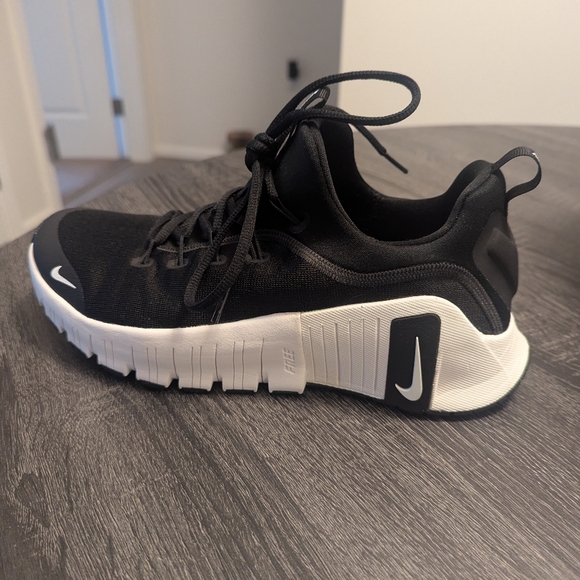 Nike Free Metcon 6 Women's Workout Shoes - Picture 2 of 9